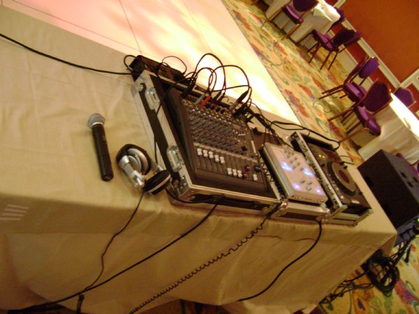 Numark iDJ with Mackie DFX12.jpg