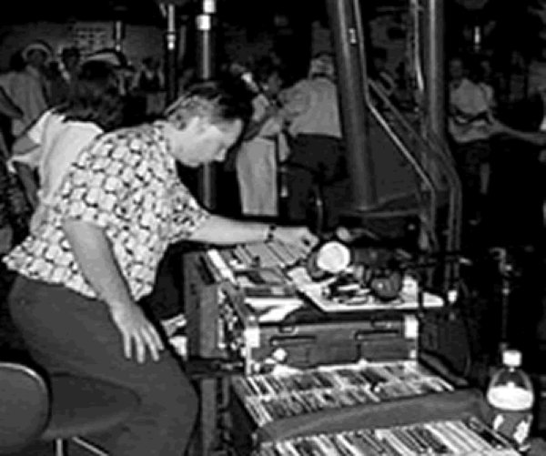 DiscJockey.gif