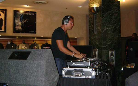 Dj Tiesto At Virgin Records Store